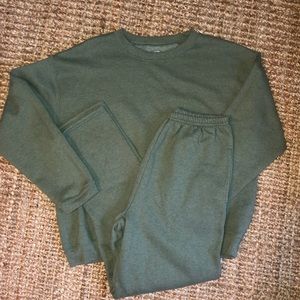 Hanes sweatshirt sweatpants set
